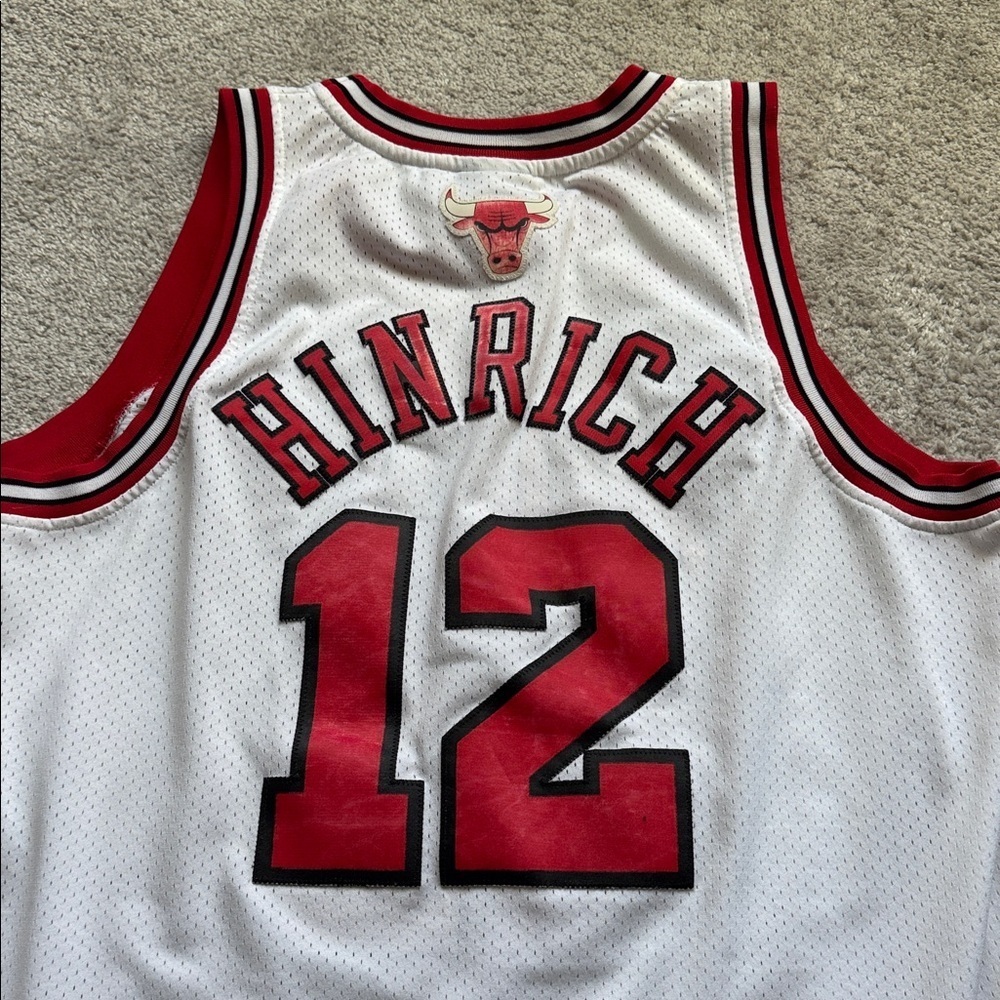 Adidas Bulls White and Red Kirk Hinrich Jersey - Picture 4 of 5
